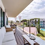 Al - Golf Club Modern