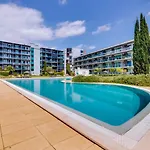 Al - Golf Club Modern 빌라모라