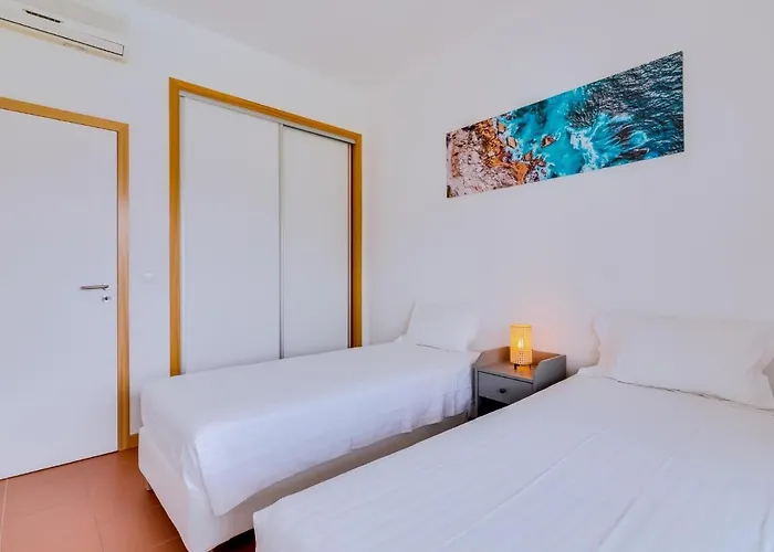 Al - Golf Club Modern Apartment